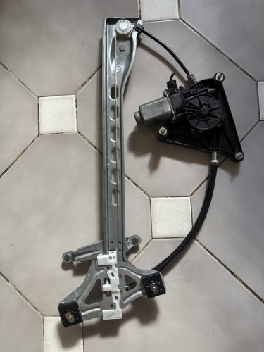 Toyota Aygo AB40 bal első elektromos ablekemelő 698200H031