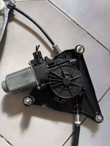 Toyota Aygo AB40 bal első elektromos ablekemelő 698200H031