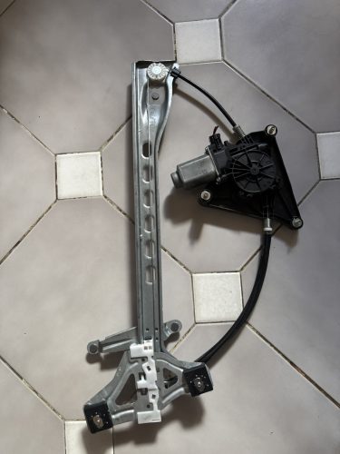 Toyota Aygo AB40 bal első elektromos ablekemelő 698200H031