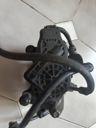 Tesla Model 3, Model Y jobb hátsó féknyereg 1044626-00-B
