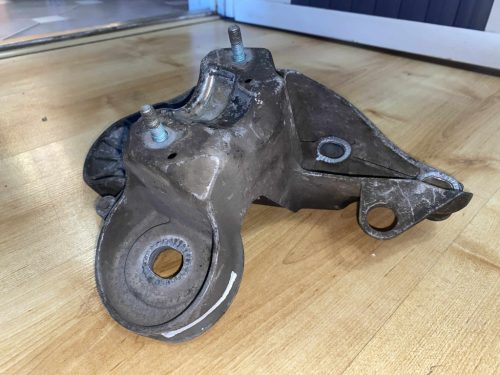 Audi A6 C6 bal első motortartó bak 4F0199351H