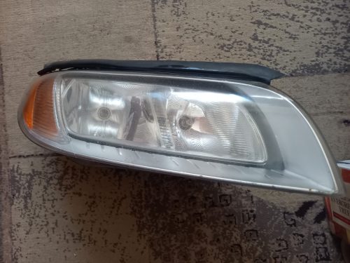 Volvo S80, V70, XC70 jobb oldali halogén fényszóró 31214352