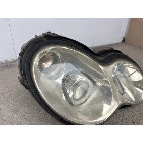   Mercedes-Benz C-osztály W203 jobb oldali xenon lámpa A2038203861