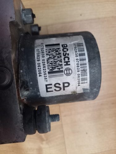 Alfa Romeo 147 GT ABS kocka 51792630 0265950711