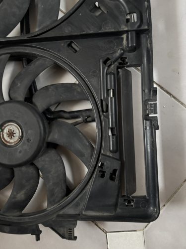 Audi A6 C7, Q3 8U, A7 4G hűtőventilátor 8K0121003AD