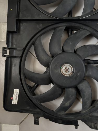 Audi A6 C7, Q3 8U, A7 4G hűtőventilátor 8K0121003AD