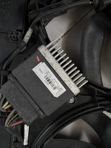 Audi A6 C7, Q3 8U, A7 4G hűtőventilátor 8K0121003AD
