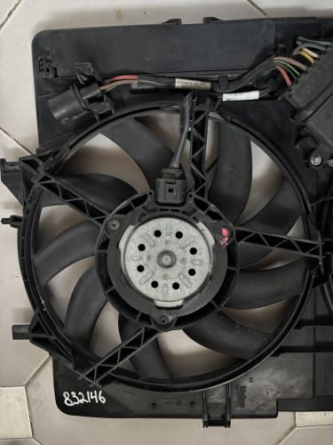 Audi A6 C7, Q3 8U, A7 4G hűtőventilátor 8K0121003AD