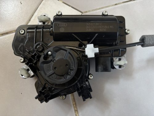 Audi A3, Q4 e-tron csomagtér ajtó nyitó motor 3V5827887C