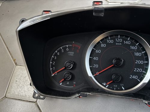 Toyota Corolla E210 km óracsoport 83800-FER11