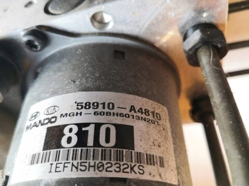 Kia Carens ABS kocka 58910A4810