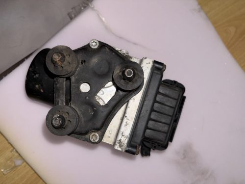 Volkswagen Passat B6 ABS kocka 3C0614095M