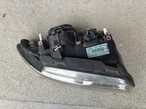 Audi A4 B5 jobb oldali fényszóró 8D0941030AK