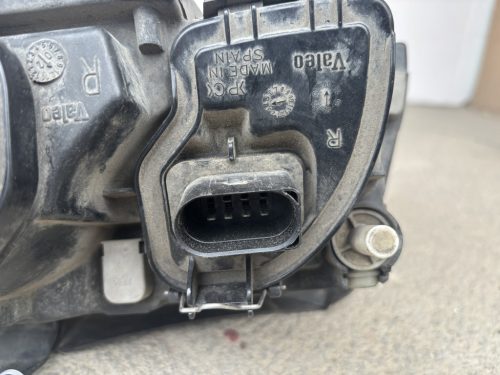 Audi A4 B5 jobb oldali fényszóró 8D0941030AK