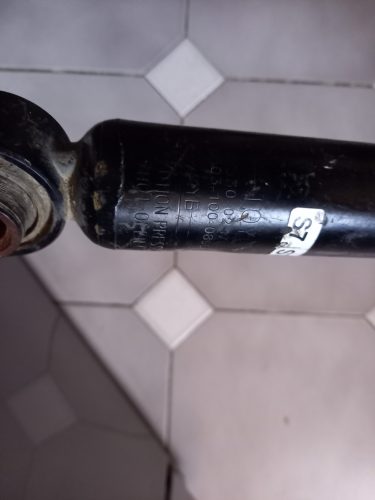 Toyota Corolla E210 Touring hátsó lengéscsillapító
