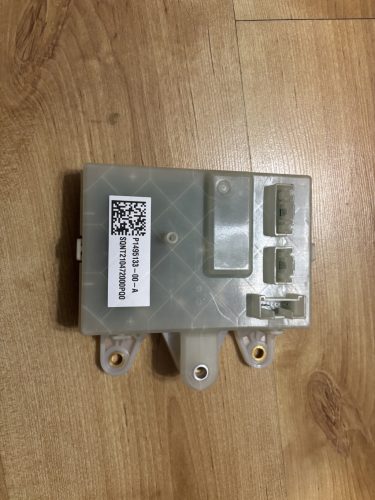 Tesla Model S vezérlő egység 1495133-00-A